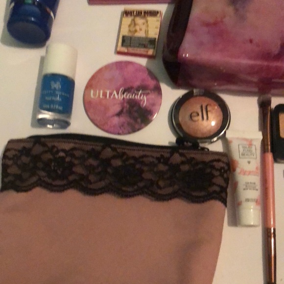 Makeup bundle NOT AVAILABLE - Picture 6 of 8